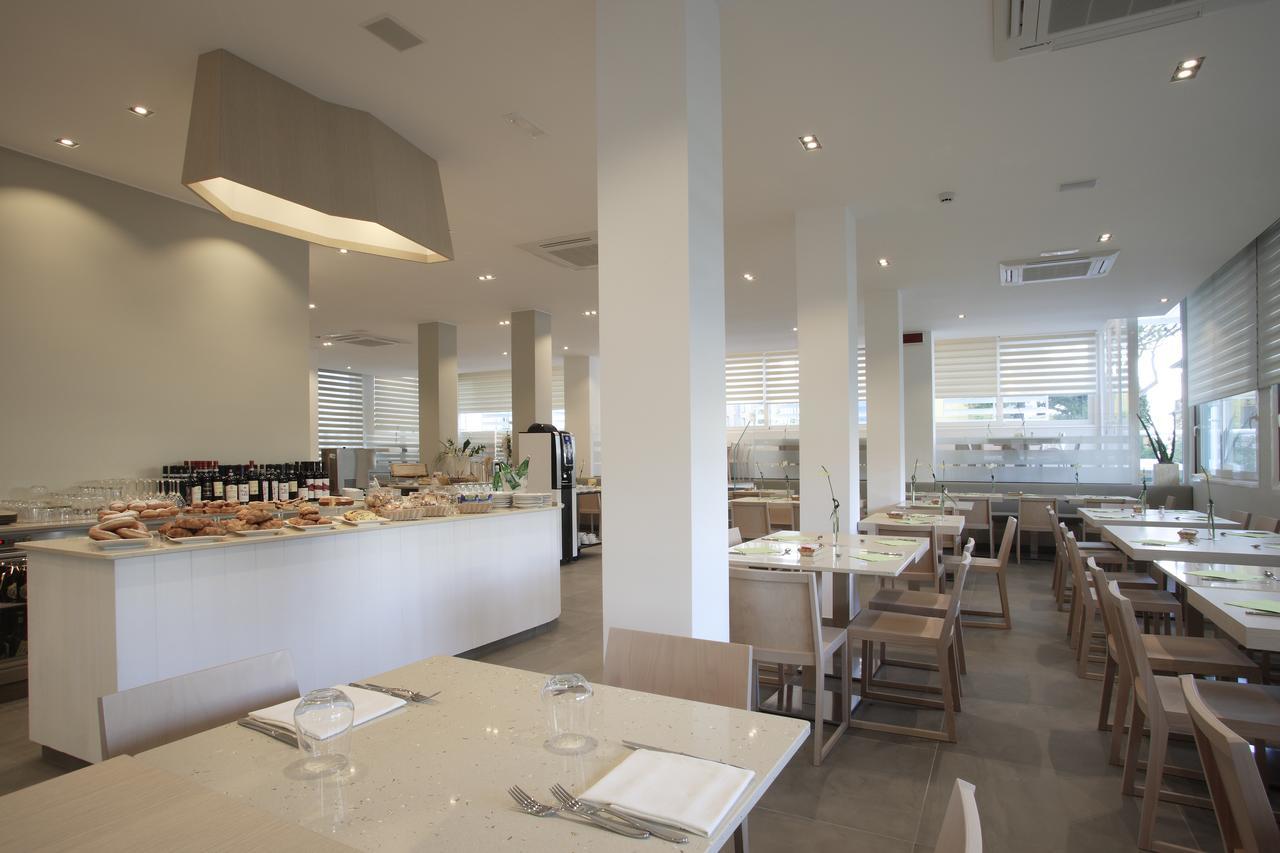 Hotel Gardenia ลิโดดิเยโซโล ภายนอก รูปภาพ