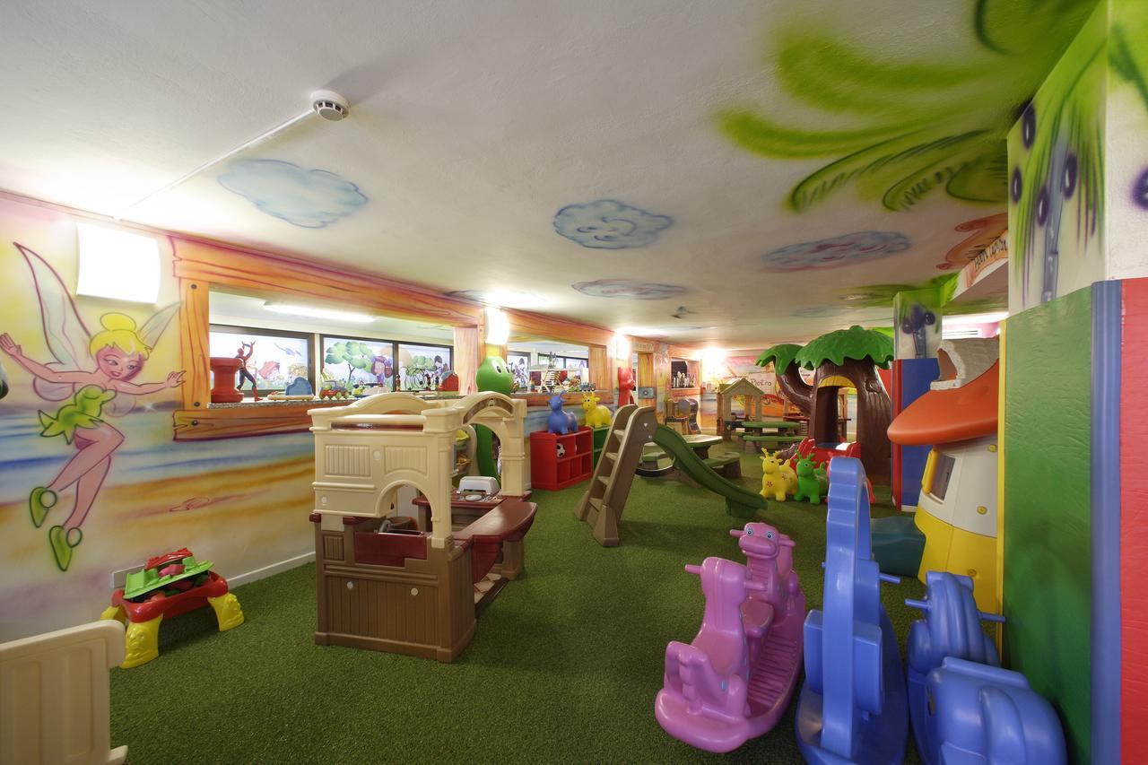 Hotel Gardenia ลิโดดิเยโซโล ภายนอก รูปภาพ