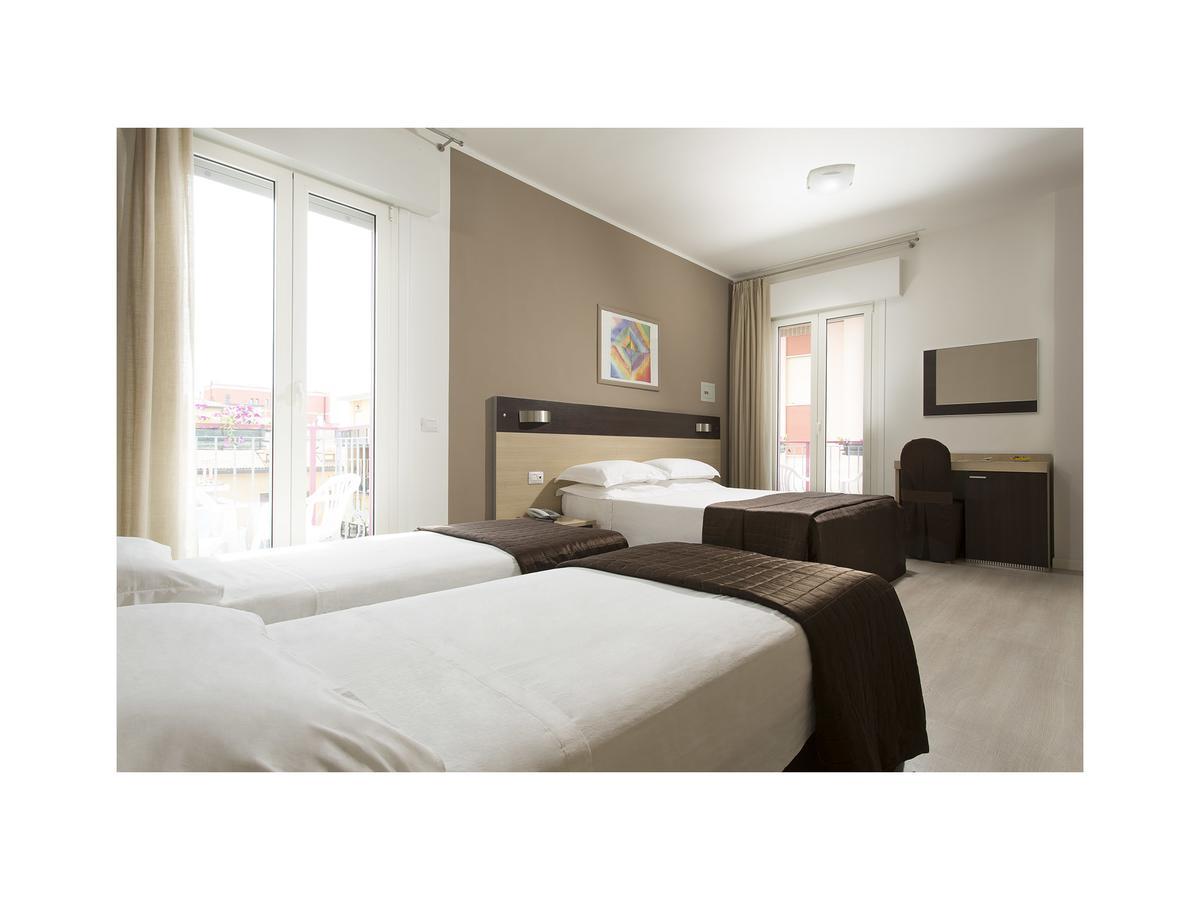 Hotel Gardenia ลิโดดิเยโซโล ภายนอก รูปภาพ