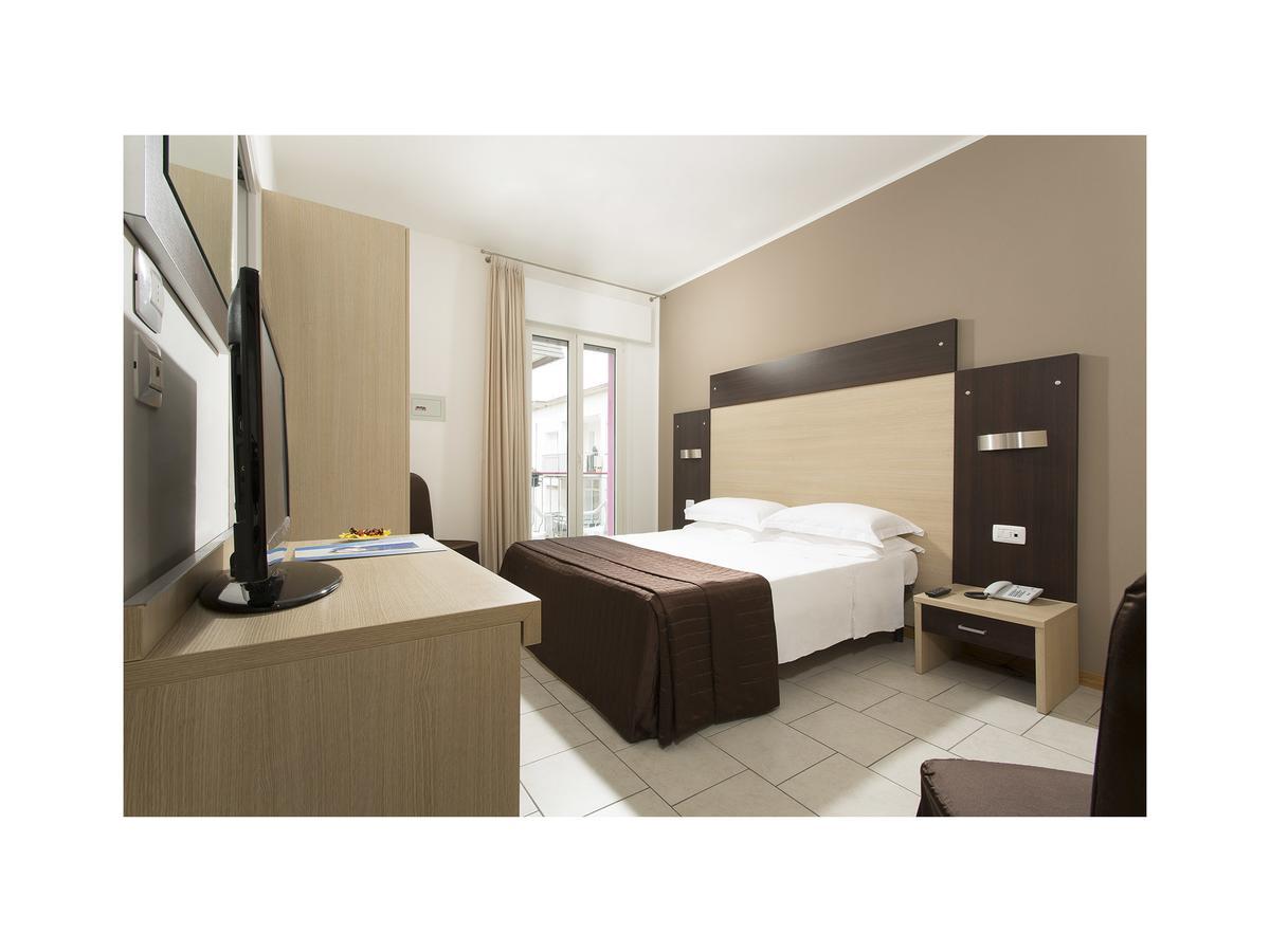 Hotel Gardenia ลิโดดิเยโซโล ภายนอก รูปภาพ