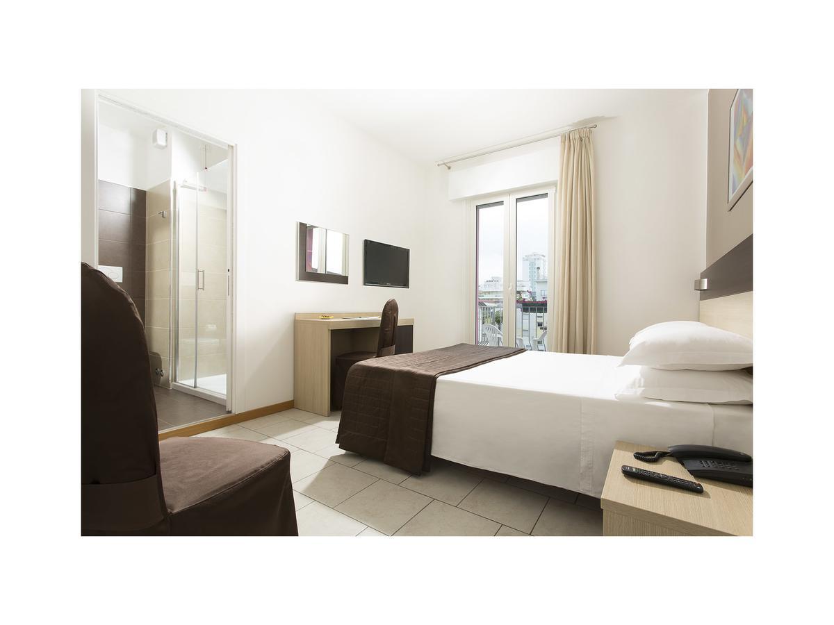 Hotel Gardenia ลิโดดิเยโซโล ภายนอก รูปภาพ