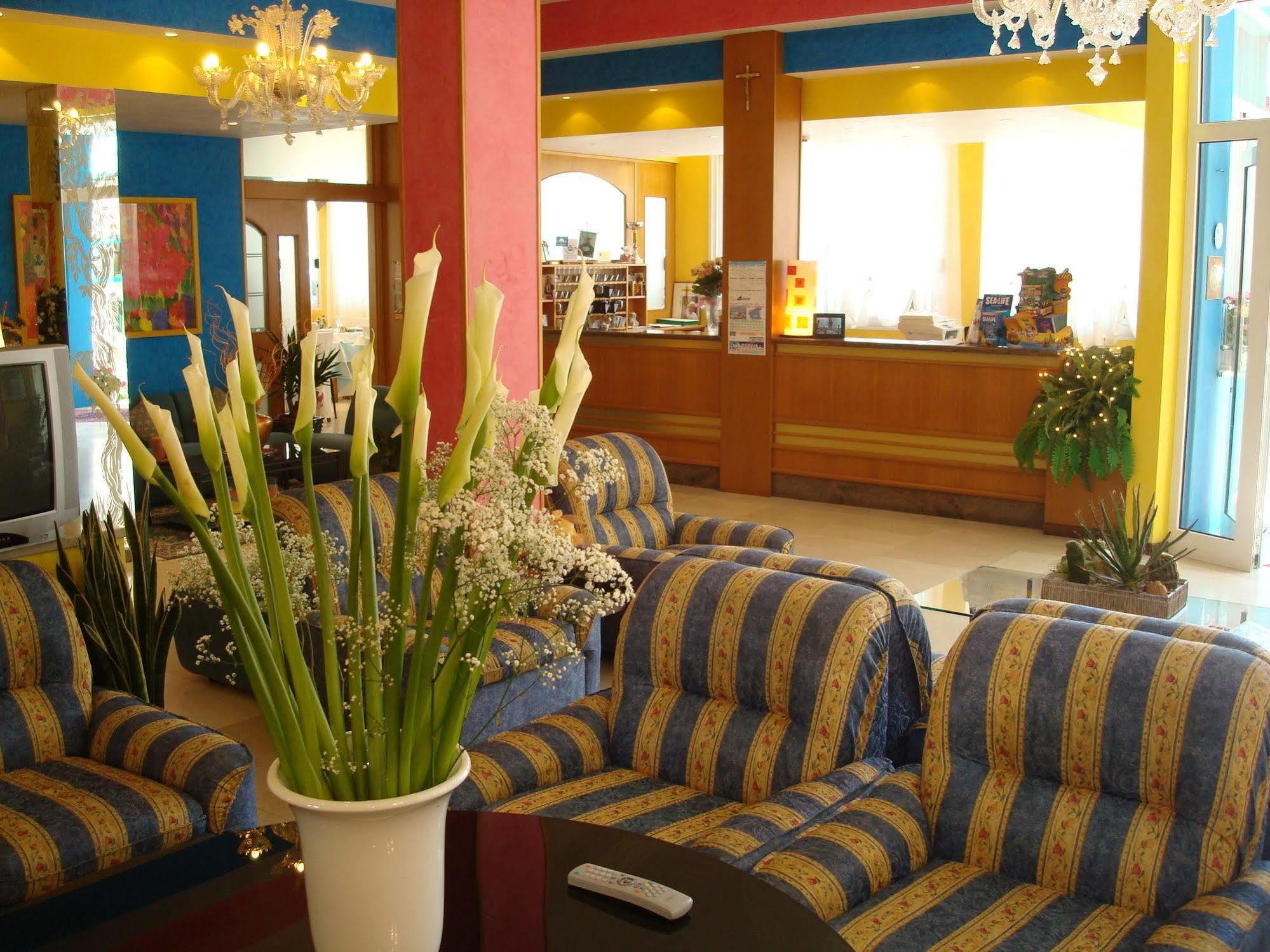 Hotel Gardenia ลิโดดิเยโซโล ภายนอก รูปภาพ