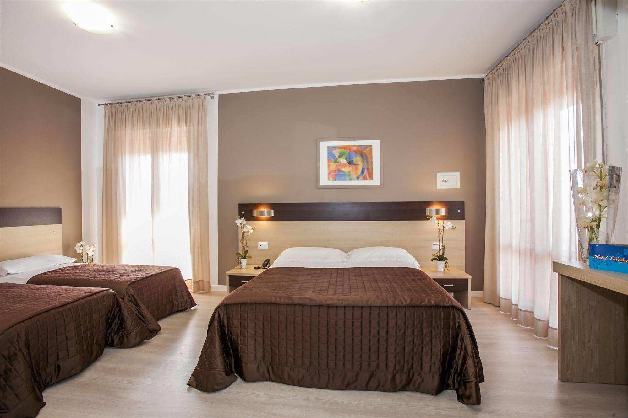 Hotel Gardenia ลิโดดิเยโซโล ภายนอก รูปภาพ