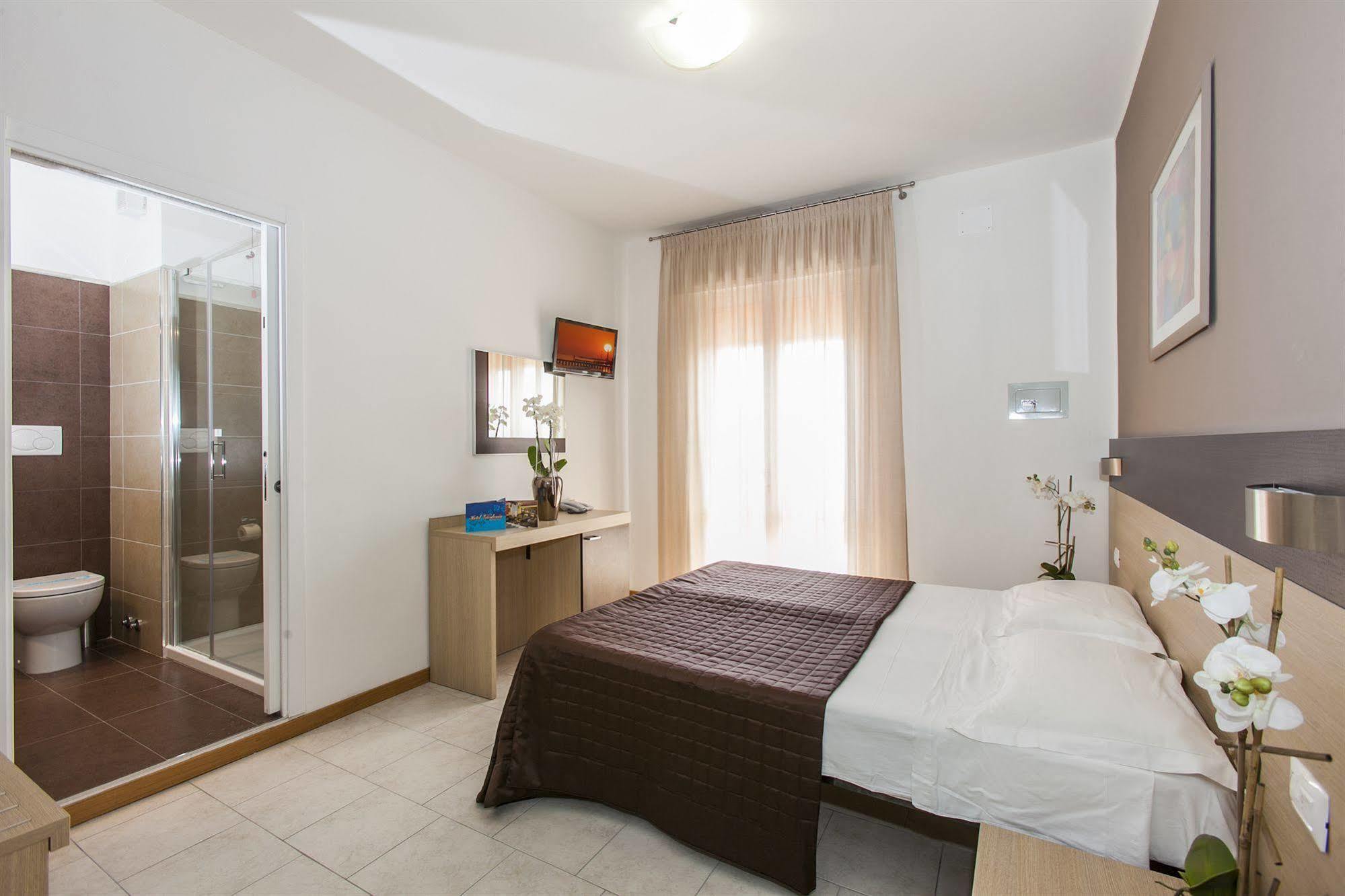 Hotel Gardenia ลิโดดิเยโซโล ภายนอก รูปภาพ